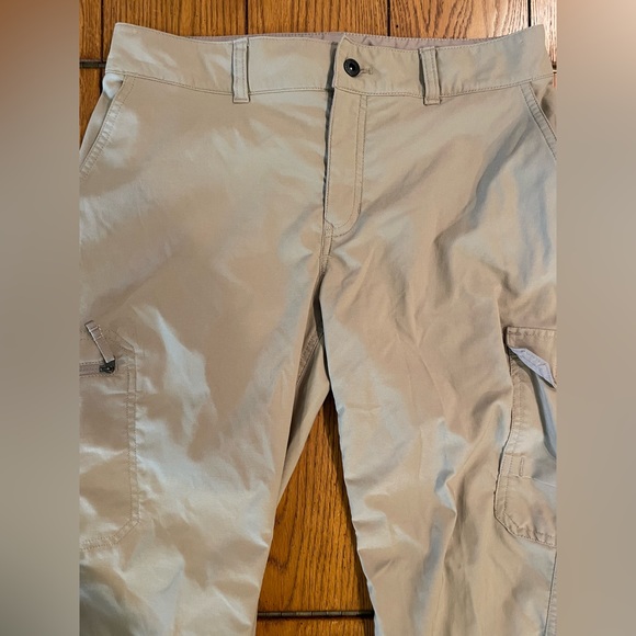 EUC The North Face 2 Tone Tan Cargo pants, size 6L, cropped cuff length - Picture 4 of 9